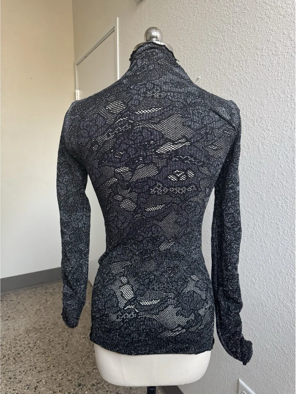 intimately free people Sheer Lace Top Long sleeve Sz M L